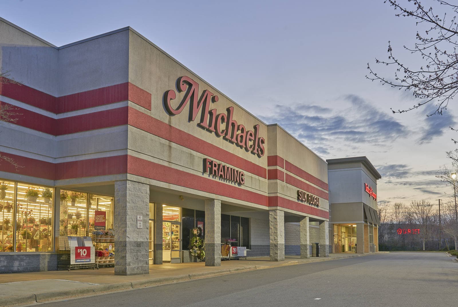 River Hills Shopping Center